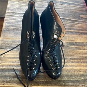 Lace up platform boot - size 7 -never worn